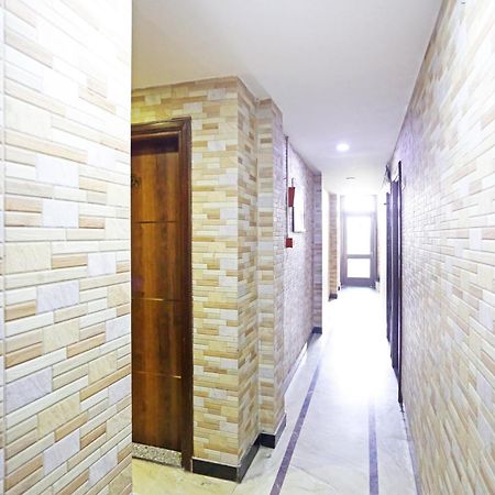Hotel Preet Palace -5 Mints Walk From Nizamuddin Railway Station 뉴델리 외부 사진