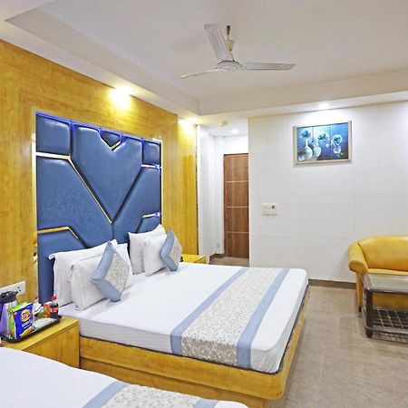Hotel Preet Palace -5 Mints Walk From Nizamuddin Railway Station 뉴델리 외부 사진
