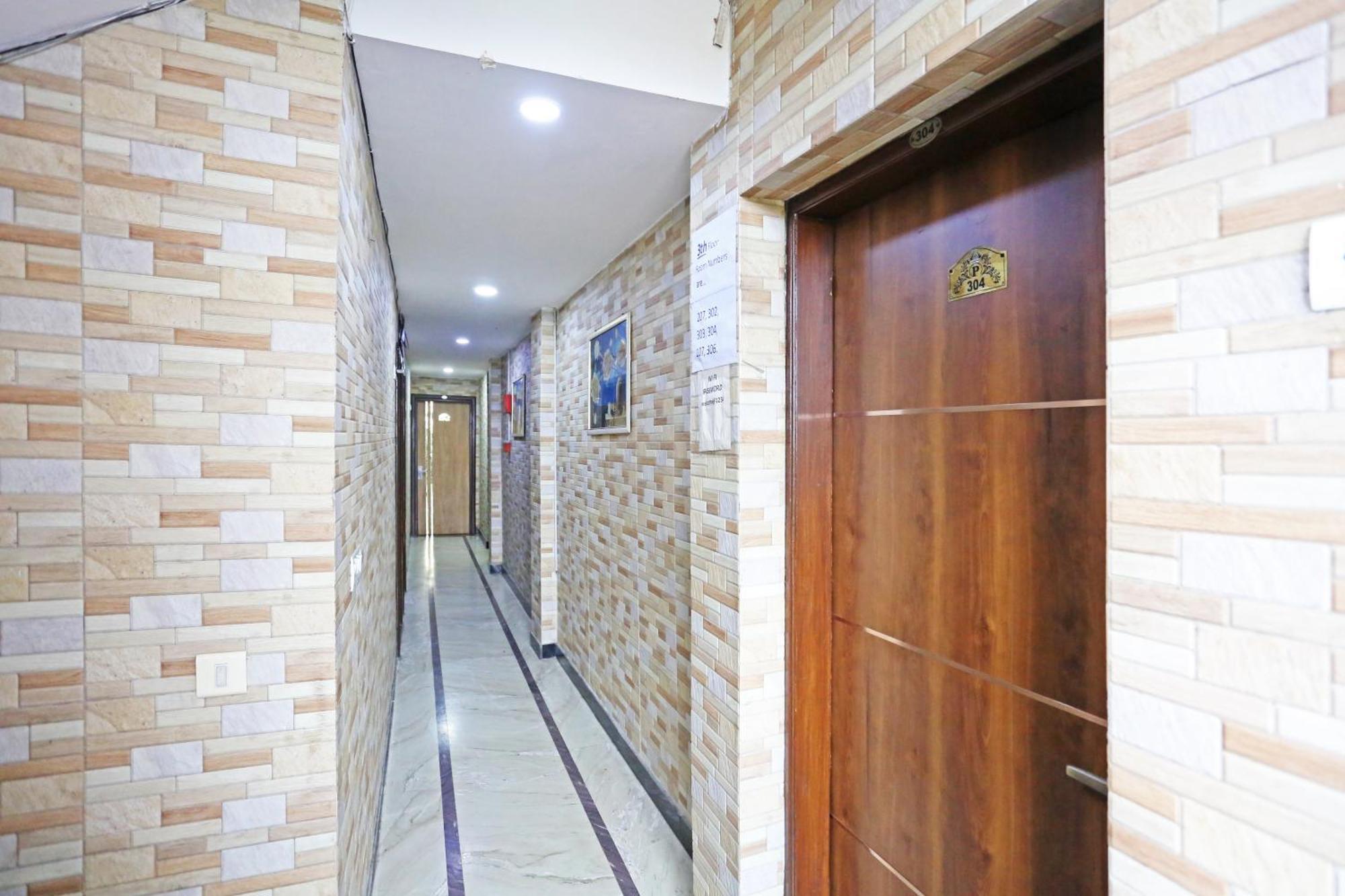 Hotel Preet Palace -5 Mints Walk From Nizamuddin Railway Station 뉴델리 외부 사진