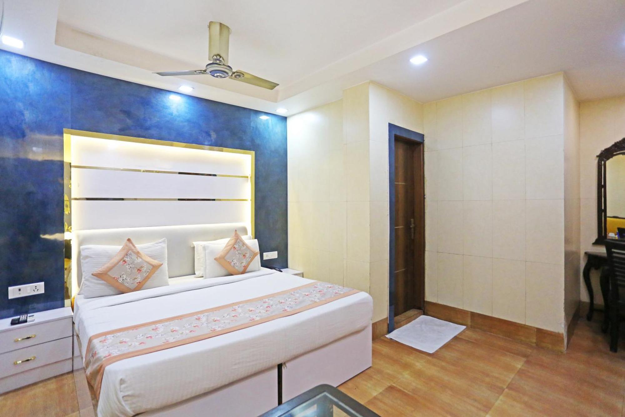 Hotel Preet Palace -5 Mints Walk From Nizamuddin Railway Station 뉴델리 외부 사진