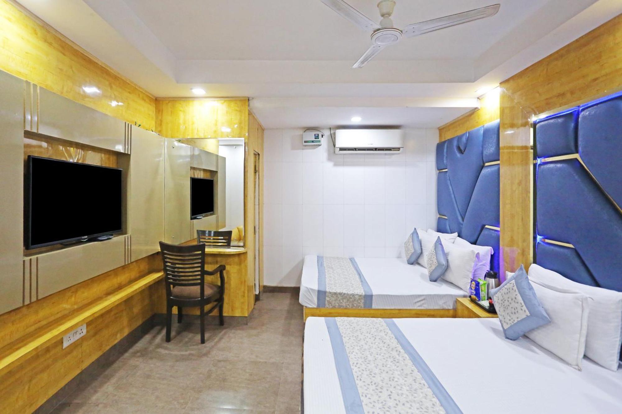Hotel Preet Palace -5 Mints Walk From Nizamuddin Railway Station 뉴델리 외부 사진