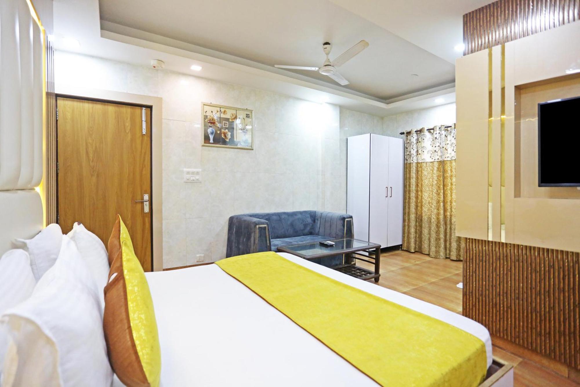 Hotel Preet Palace -5 Mints Walk From Nizamuddin Railway Station 뉴델리 외부 사진