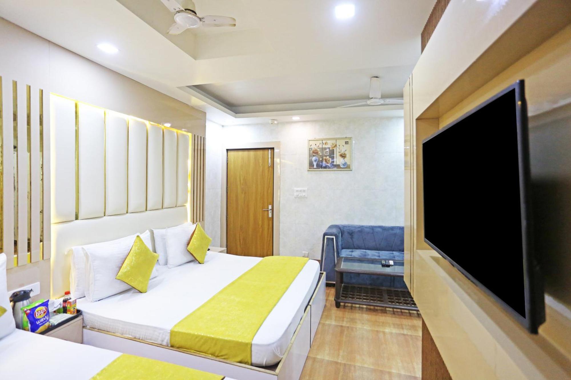 Hotel Preet Palace -5 Mints Walk From Nizamuddin Railway Station 뉴델리 외부 사진