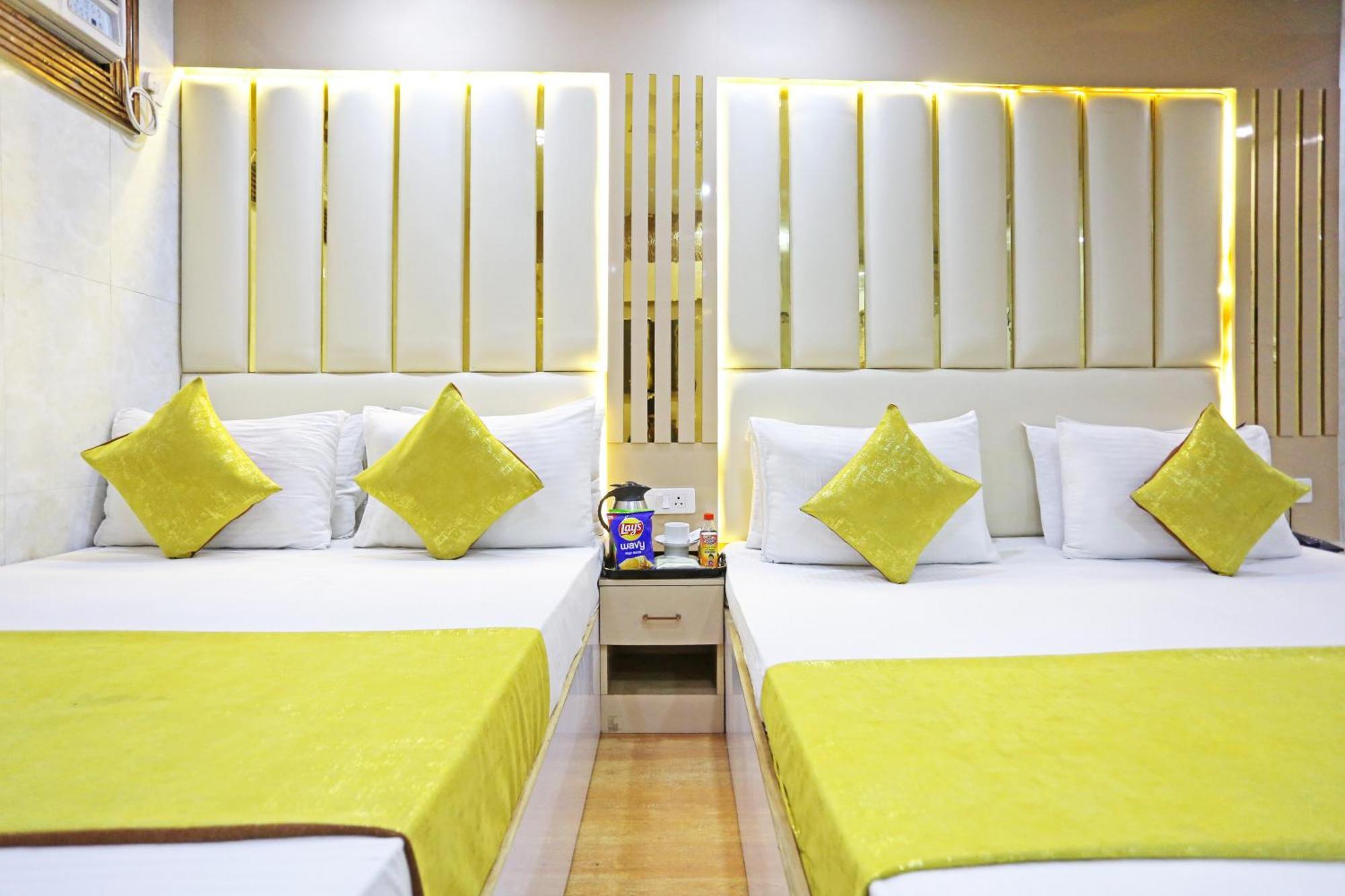 Hotel Preet Palace -5 Mints Walk From Nizamuddin Railway Station 뉴델리 외부 사진