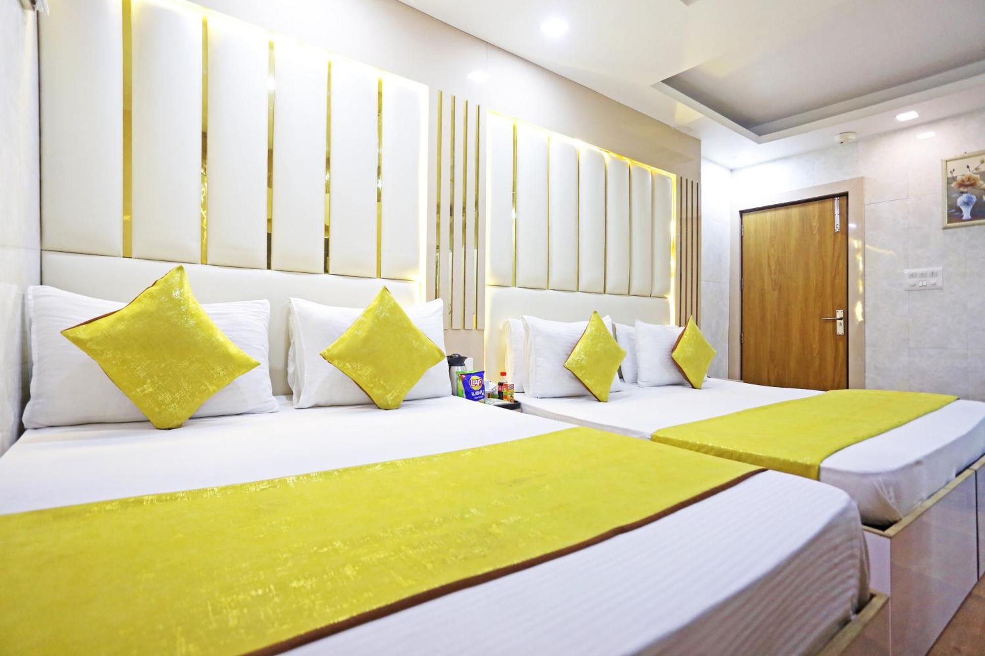 Hotel Preet Palace -5 Mints Walk From Nizamuddin Railway Station 뉴델리 외부 사진