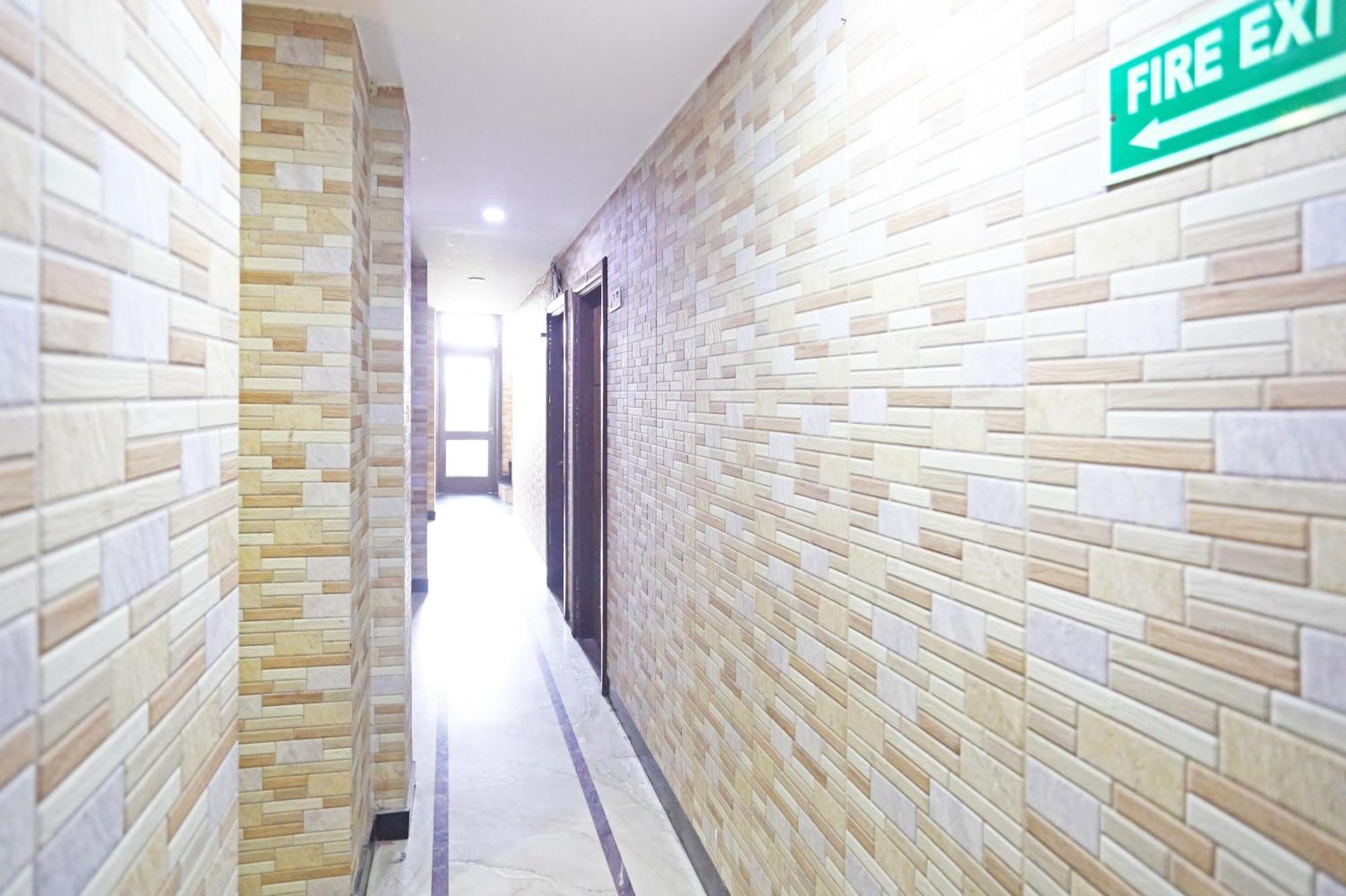 Hotel Preet Palace -5 Mints Walk From Nizamuddin Railway Station 뉴델리 외부 사진