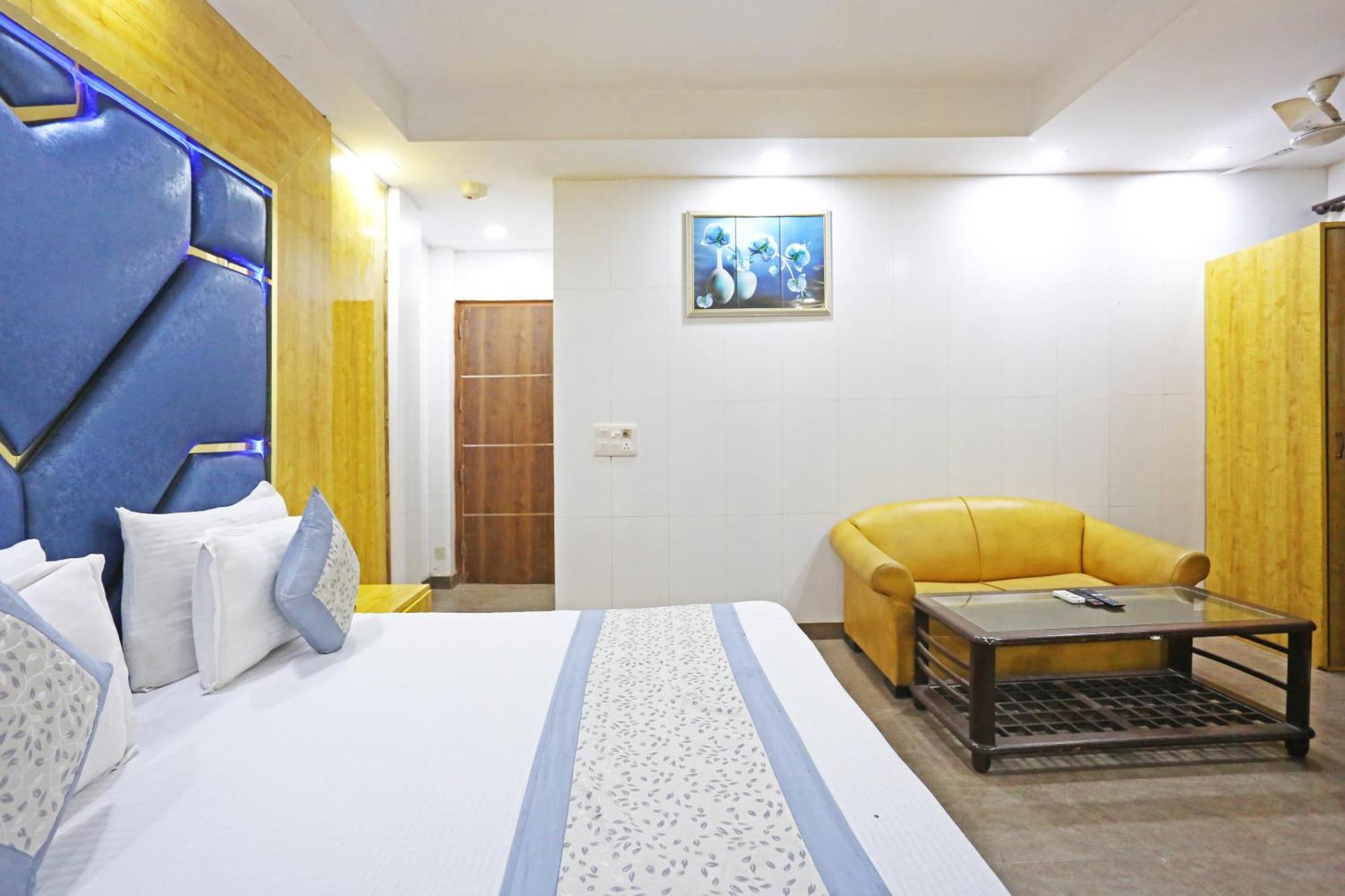 Hotel Preet Palace -5 Mints Walk From Nizamuddin Railway Station 뉴델리 외부 사진