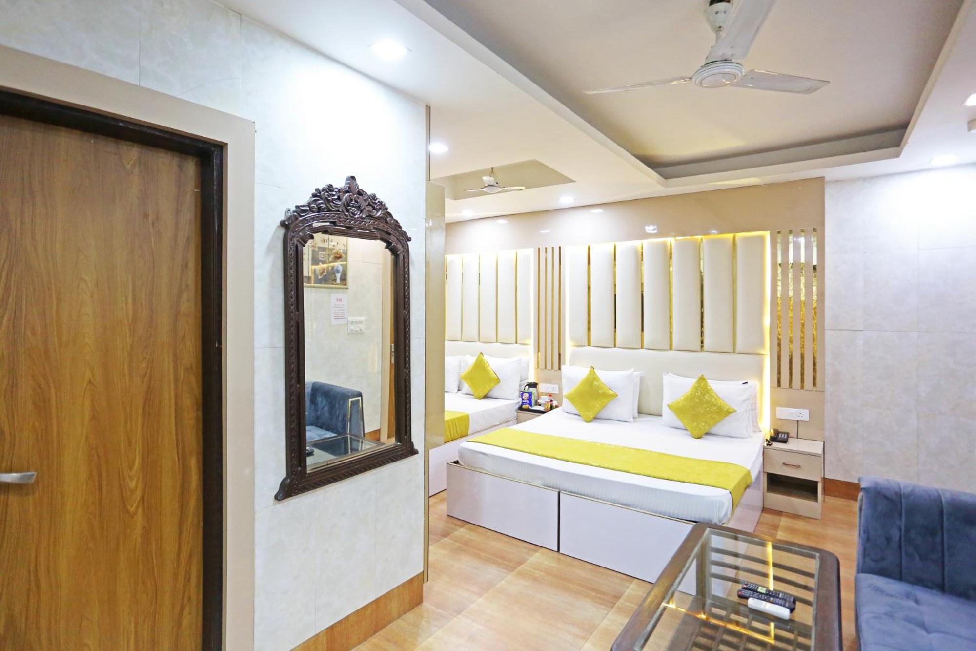Hotel Preet Palace -5 Mints Walk From Nizamuddin Railway Station 뉴델리 외부 사진