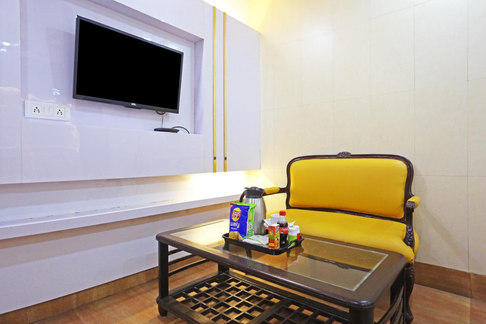 Hotel Preet Palace -5 Mints Walk From Nizamuddin Railway Station 뉴델리 외부 사진