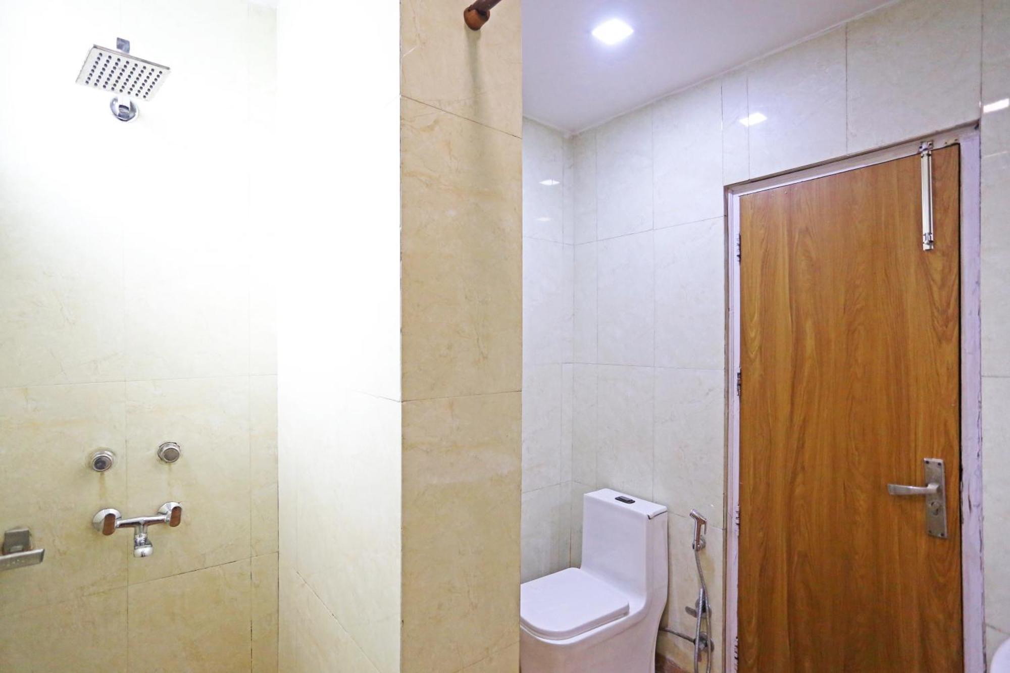 Hotel Preet Palace -5 Mints Walk From Nizamuddin Railway Station 뉴델리 외부 사진