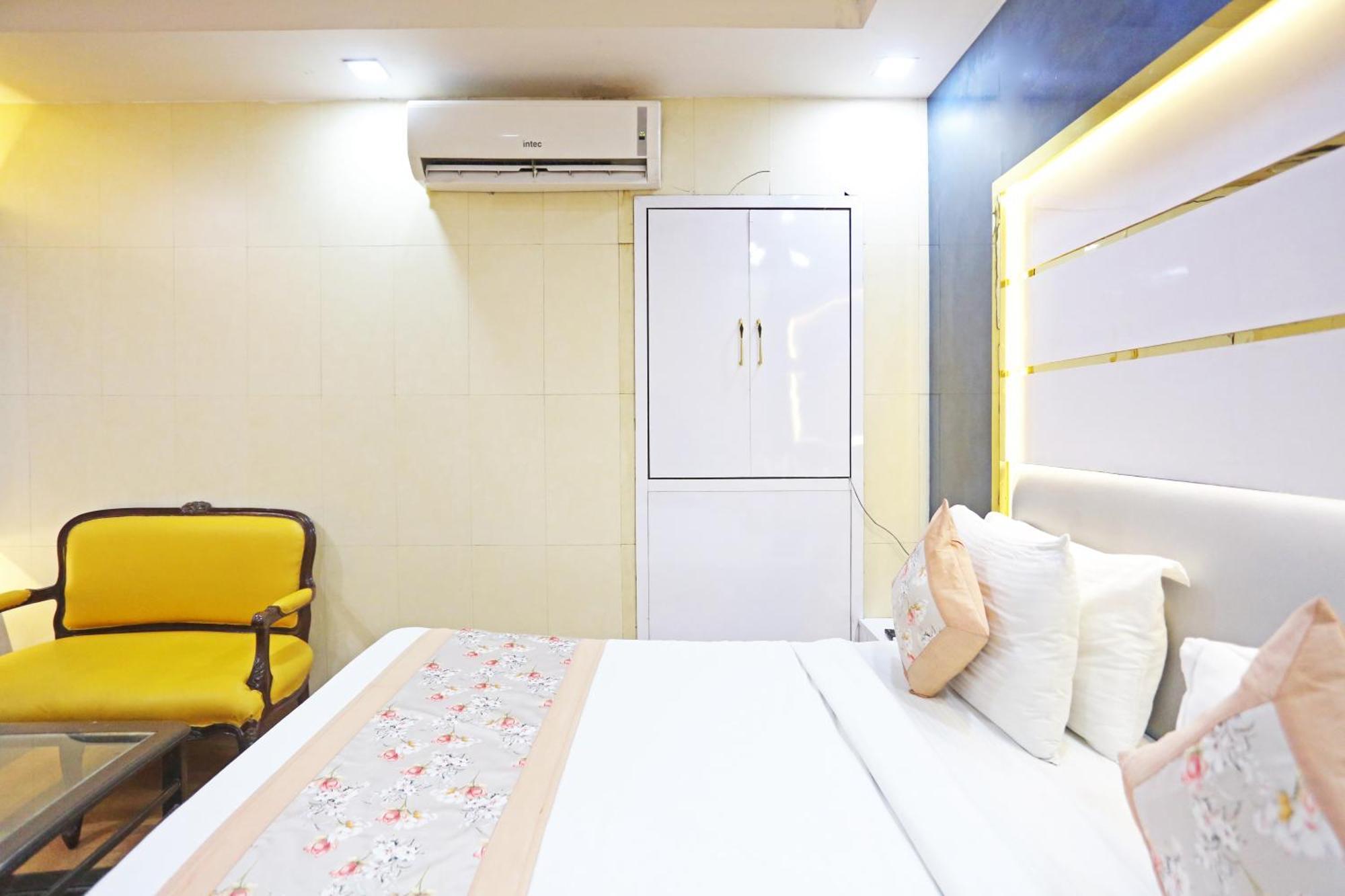 Hotel Preet Palace -5 Mints Walk From Nizamuddin Railway Station 뉴델리 외부 사진